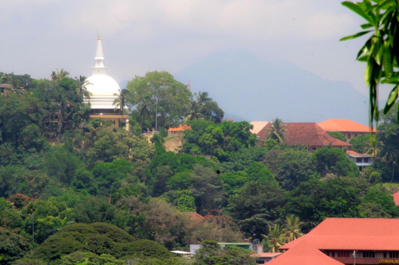 J Hostel Kandy Exteriör bild